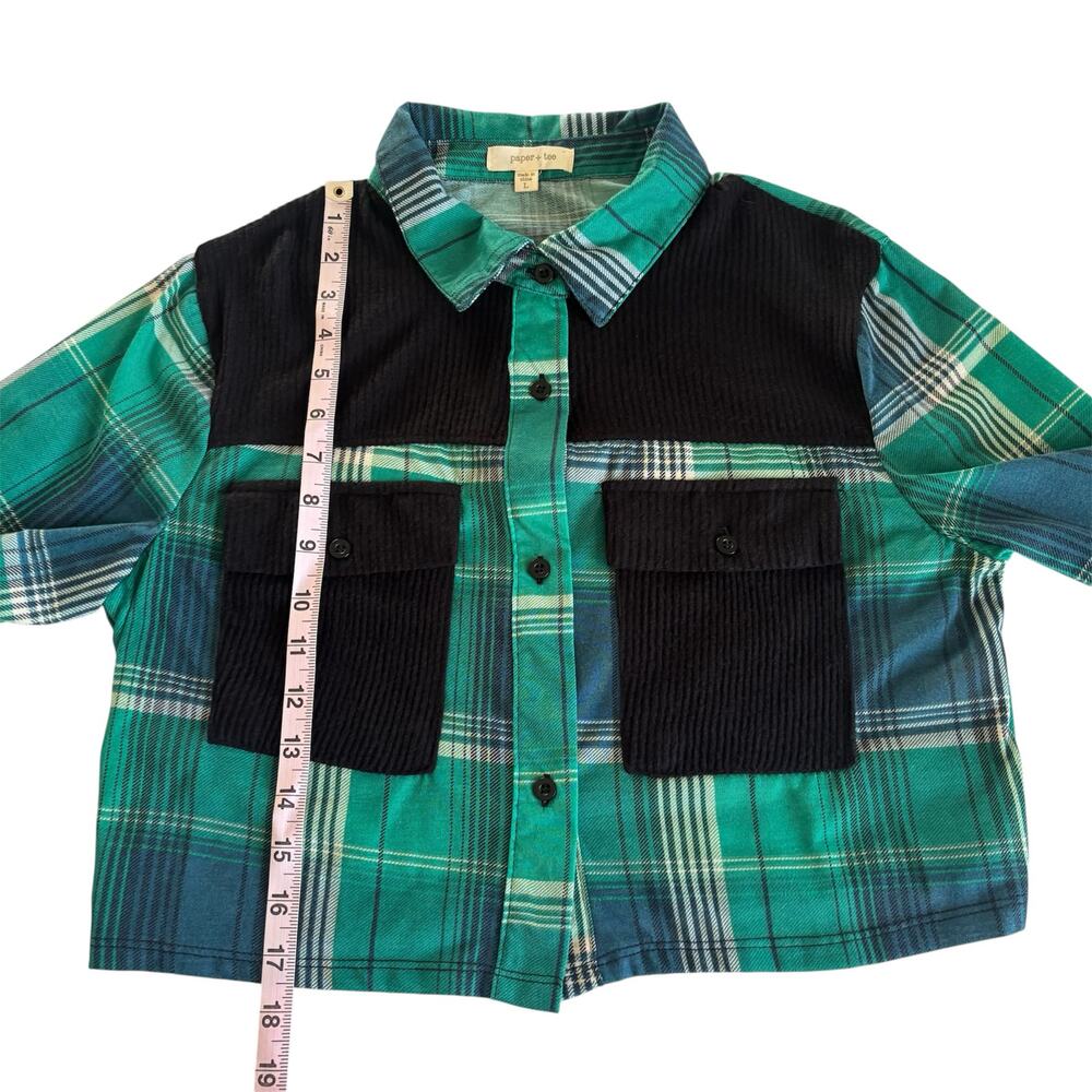 Paper + Tee Green and Black Cropped Plaid Button Up Shirt Juniors Size Large - Picture 4 of 6